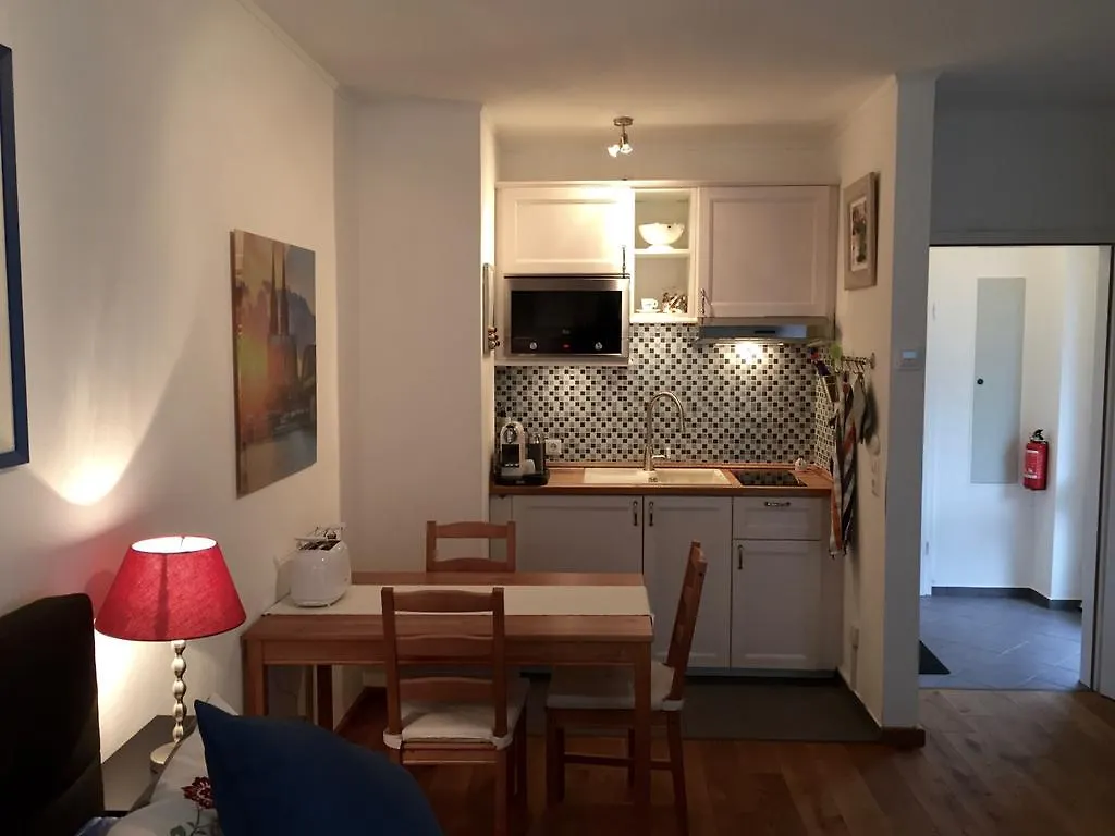 Haus Am Konigsforst Apartman Köln